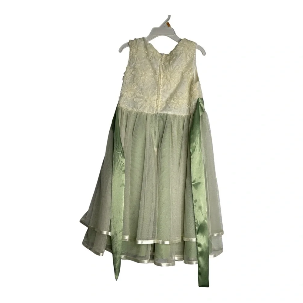 Charming Kids Dress with Green and White Floral Design - Picture 2 of 5